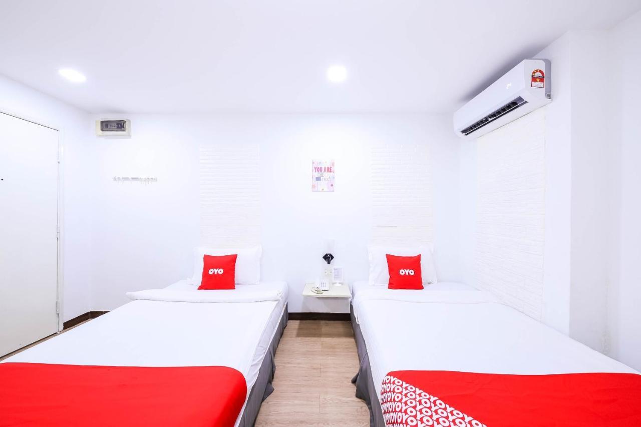 Oyo 43963 T Signature Hotel Petaling Jaya Exterior photo