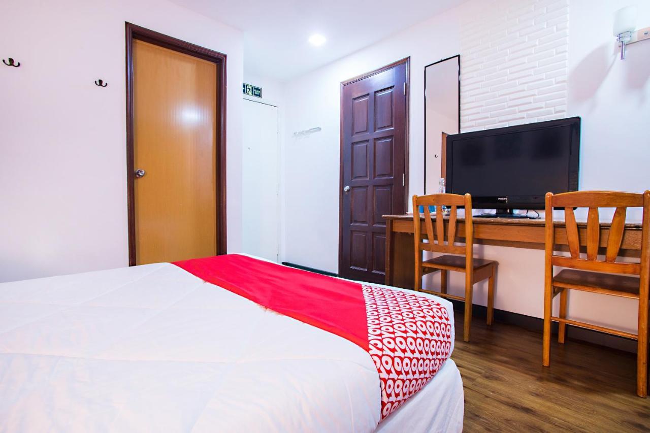 Oyo 43963 T Signature Hotel Petaling Jaya Exterior photo