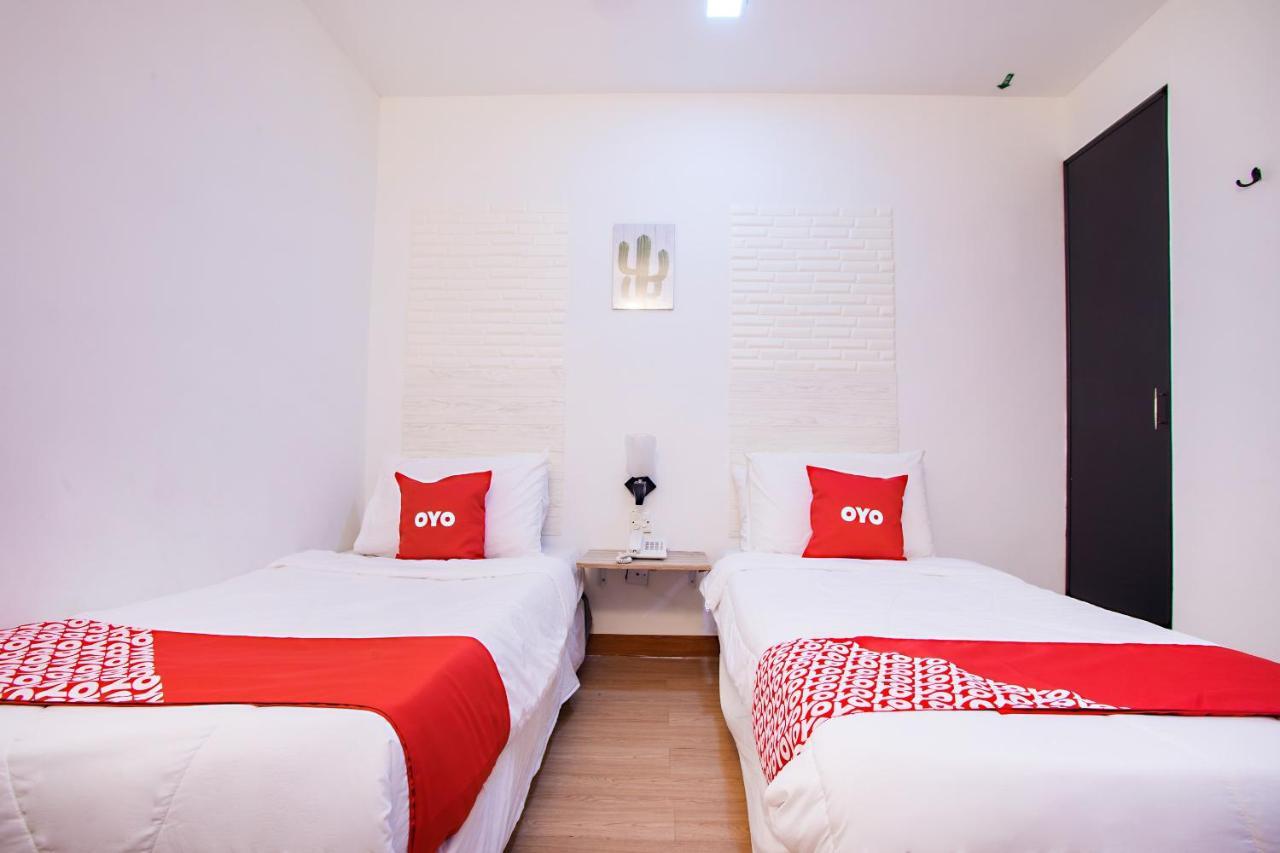 Oyo 43963 T Signature Hotel Petaling Jaya Exterior photo