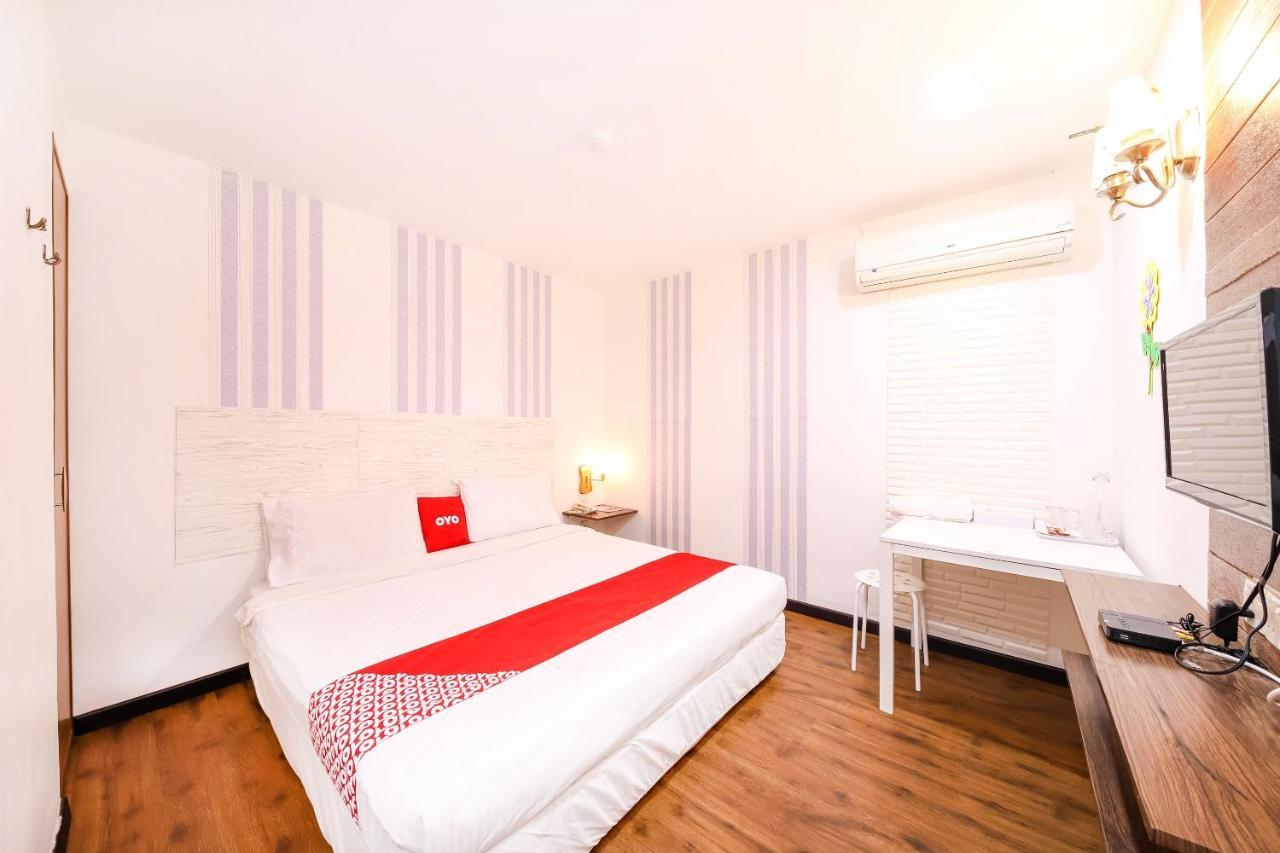 Oyo 43963 T Signature Hotel Petaling Jaya Exterior photo