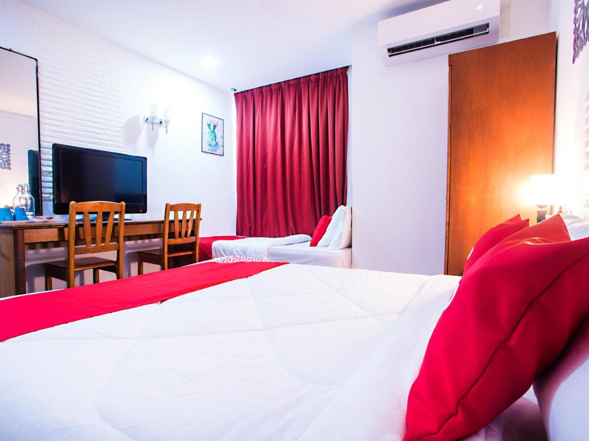 Oyo 43963 T Signature Hotel Petaling Jaya Exterior photo